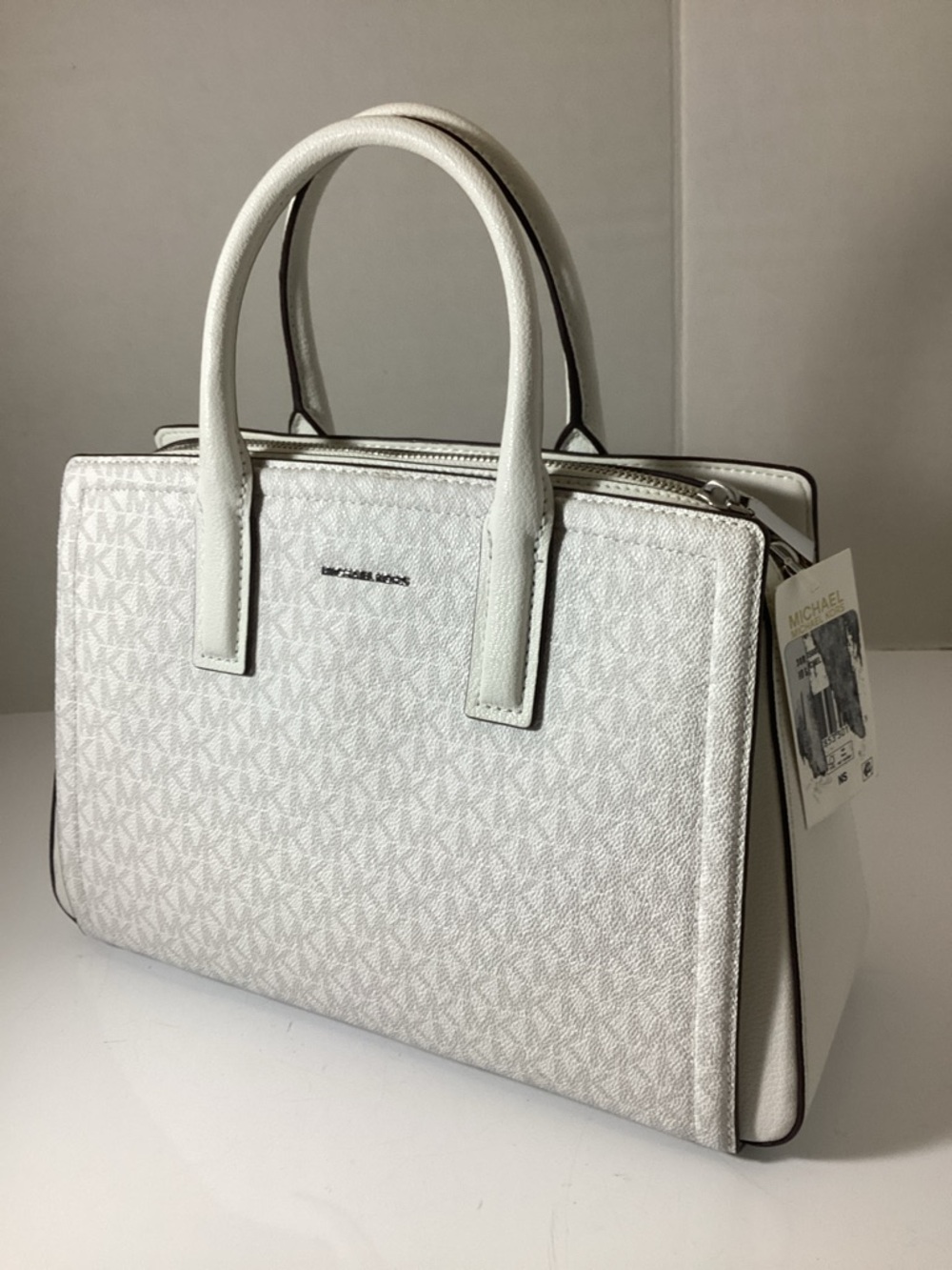 Michael Kors
Medium Laila Satchel - Picture 6 of 12